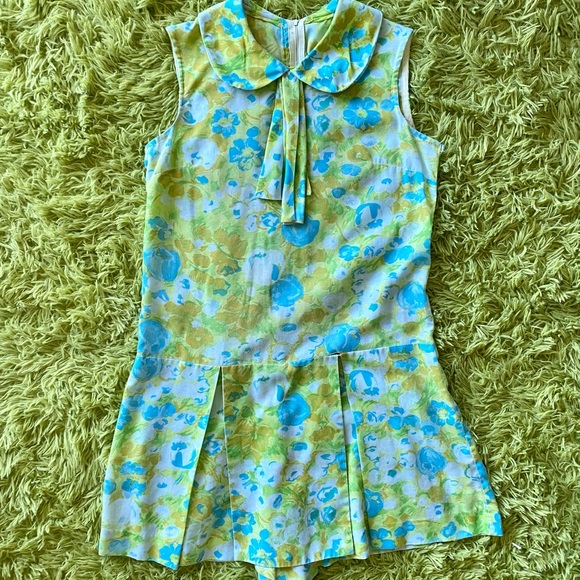 Vintage Floral Playsuit / Romper W/ Peter Pan Collar - Picture 4 of 14